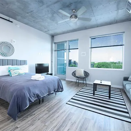 Frontdesk Vantage Apts Edge District St Pete Apartment